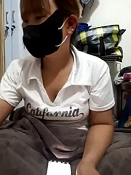 Linda sexy69 online show from October 27, 2025, 5:28 pm