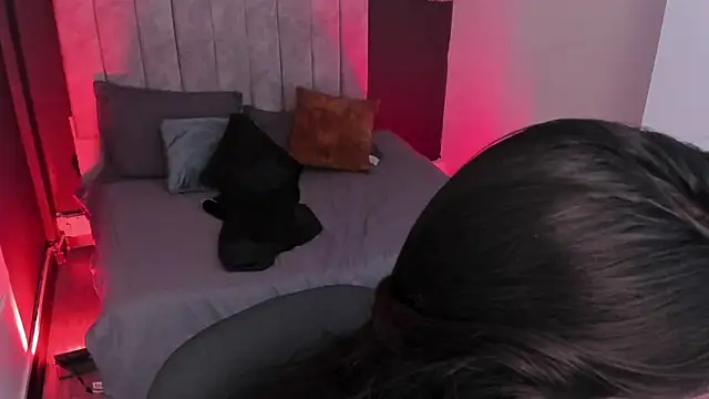 mia jagger online show from April 3, 2026, 7:12 pm