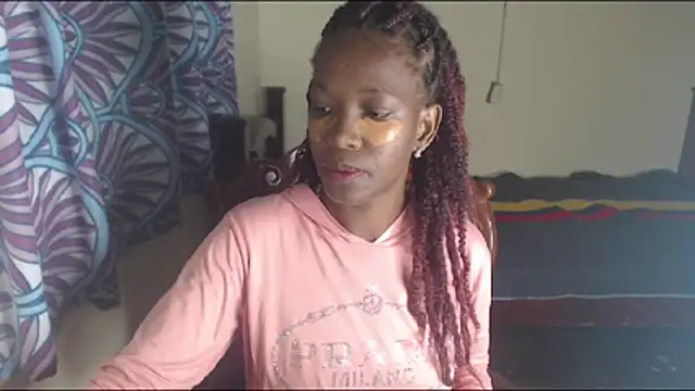 Snapshot of LilithMiller_ chatting on June 15, 2026, 8:33 pm LilithMiller online show from June 15, 2026, 8:33 pm