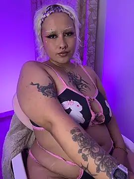 pinkbaddie777 online show from December 5, 2025, 2:53 am