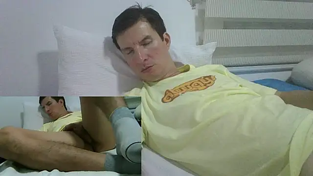 Snapshot of carliesexyman chatting on October 29, 2025, 4:59 am carliesexyman online show from October 29, 2025, 4:59 am