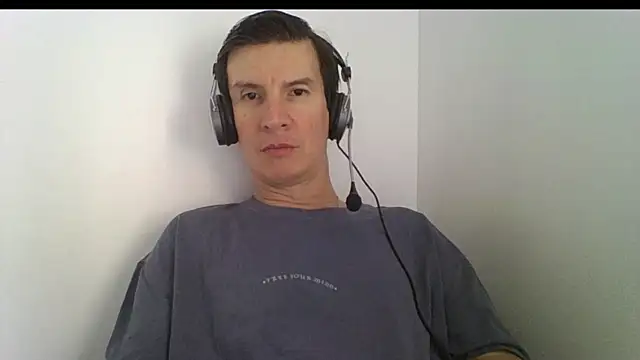 Snapshot of carliesexyman chatting on November 19, 2025, 1:44 pm carliesexyman online show from November 19, 2025, 1:44 pm