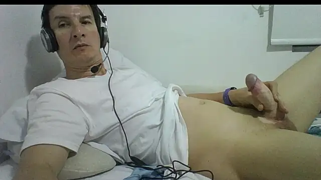 Snapshot of carliesexyman chatting on November 21, 2025, 7:40 am carliesexyman online show from November 21, 2025, 7:40 am