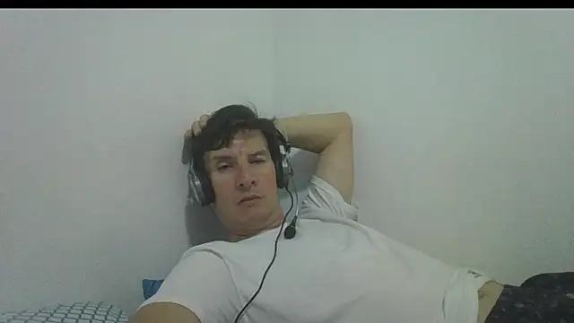 Snapshot of carliesexyman chatting on November 28, 2025, 12:57 am carliesexyman online show from November 28, 2025, 12:57 am