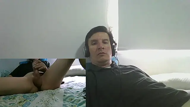 Snapshot of carliesexyman chatting on November 30, 2025, 8:24 pm carliesexyman online show from November 30, 2025, 8:24 pm