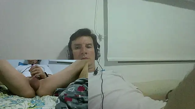 Snapshot of carliesexyman chatting on December 2, 2025, 4:29 am carliesexyman online show from December 2, 2025, 4:29 am