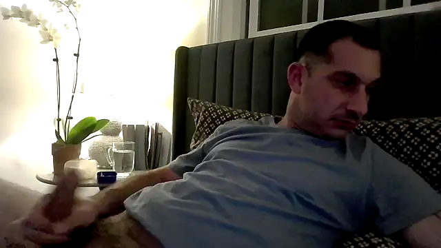 ckraiders84 online show from April 4, 2026, 3:38 am