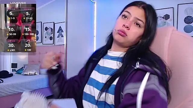 KikiVelvet online show from November 6, 2025, 4:08 pm