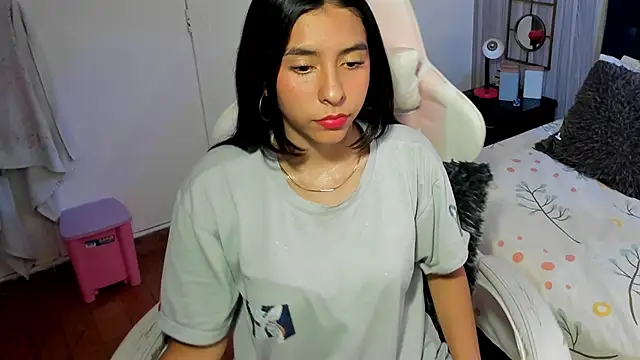 Snapshot of shirley_sweet_ chatting on October 31, 2025, 7:48 pm shirley sweet  online show from October 31, 2025, 7:48 pm