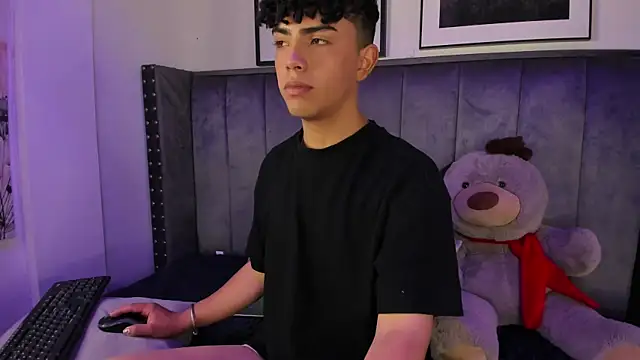 Niick Twiink online show from November 4, 2025, 7:57 pm