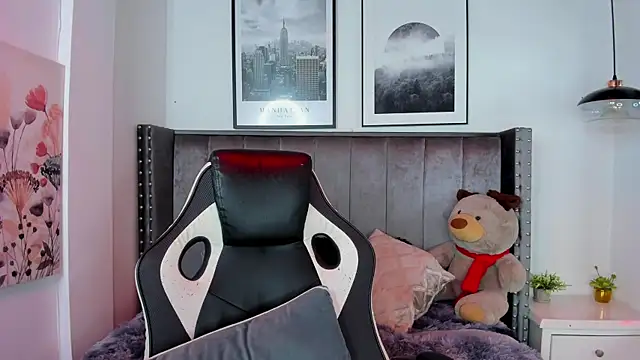 Niick Twiink online show from December 2, 2025, 7:53 pm