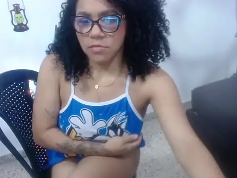 IsabellaMoretti  online show from October 28, 2025, 10:01 pm