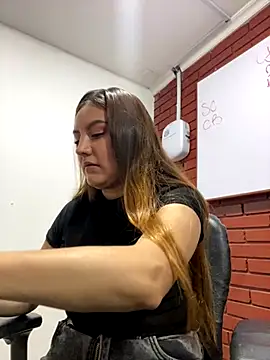 Adrimaretti online show from November 18, 2025, 7:07 pm