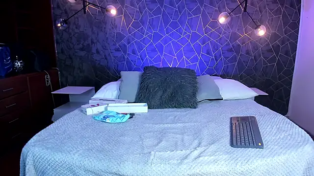 Snapshot of Thalynn_angels chatting on November 14, 2025, 8:29 pm Thalynn angels online show from November 14, 2025, 8:29 pm