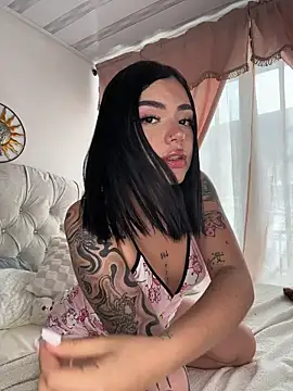 VioletEvanzz online show from November 30, 2025, 5:28 pm