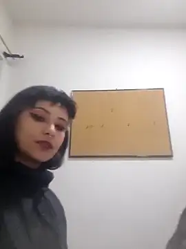 Snapshot of Sandyofi chatting on November 4, 2025, 11:15 pm Sandyofi online show from November 4, 2025, 11:15 pm