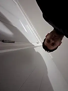 maik05262 online show from October 28, 2025, 12:47 am