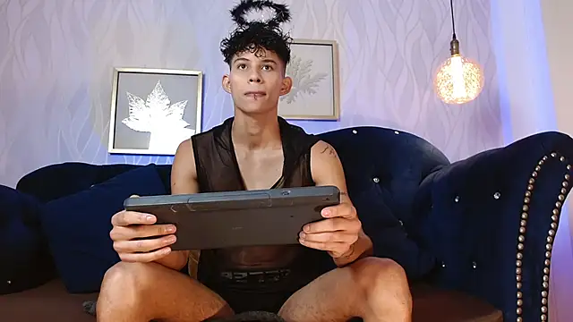 KamiSuarez online show from November 8, 2025, 1:22 pm