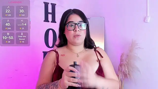 Snapshot of AllysGrey chatting on November 1, 2025, 7:49 pm AllysGrey online show from November 1, 2025, 7:49 pm