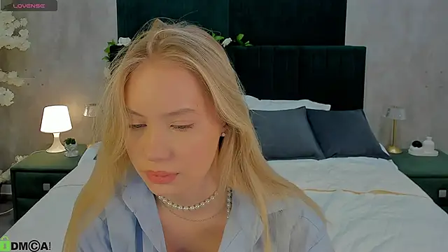 Melanie Ryer online show from November 24, 2025, 11:59 pm