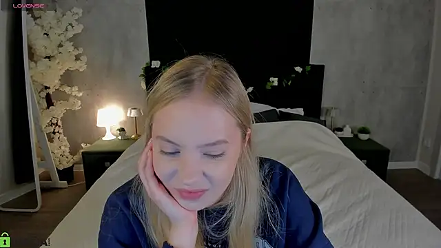 Melanie Ryer online show from December 2, 2025, 1:11 am