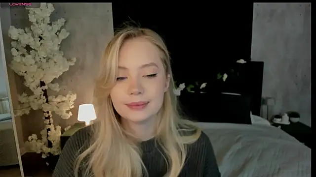 Melanie Ryer online show from December 14, 2025, 12:27 am