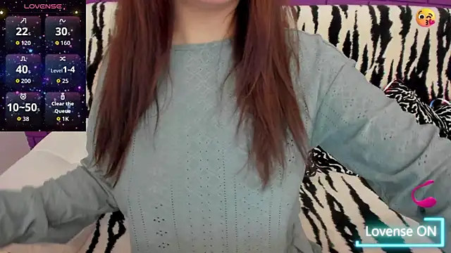 GlowMimi online show from November 11, 2025, 8:42 pm