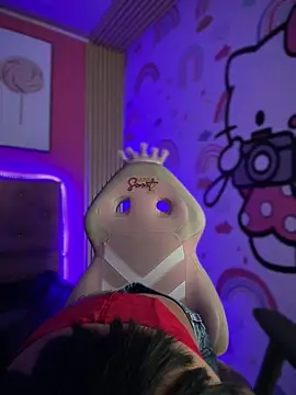 Maryana LS online show from October 28, 2025, 1:58 pm