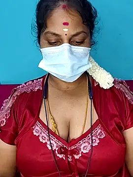 deepikasree143 online show from November 18, 2025, 7:51 pm