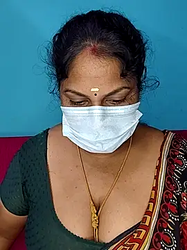 deepikasree143 online show from December 4, 2025, 7:44 pm