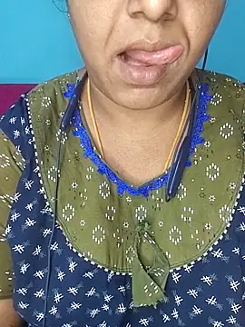 deepikasree143 online show from December 14, 2025, 3:56 am