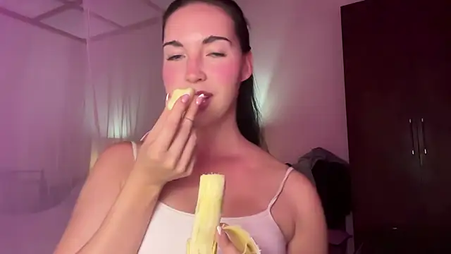 Snapshot of Bae_Belle chatting on November 29, 2025, 6:22 pm Bae Belle online show from November 29, 2025, 6:22 pm