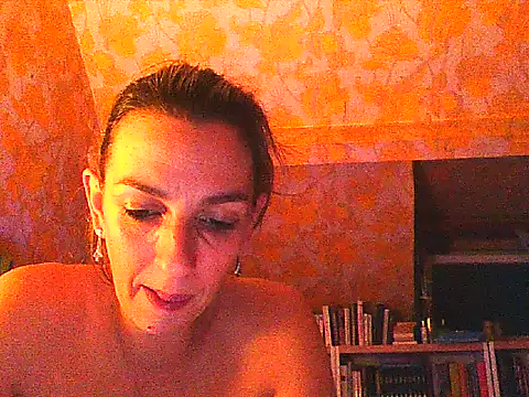 Anaiscpl2405 online show from October 28, 2025, 11:40 pm