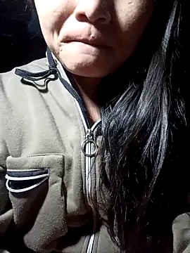 yoyo-mi online show from November 1, 2025, 3:52 am