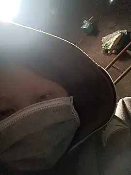 yoyo-mi online show from November 30, 2025, 2:15 am