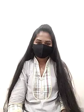 Green LaDY66 online show from November 11, 2025, 4:07 pm