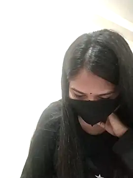 Green LaDY66 online show from December 4, 2025, 6:05 pm