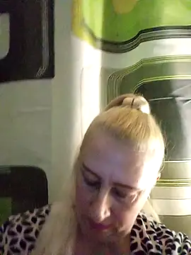 Esenia505 online show from November 23, 2025, 4:01 am