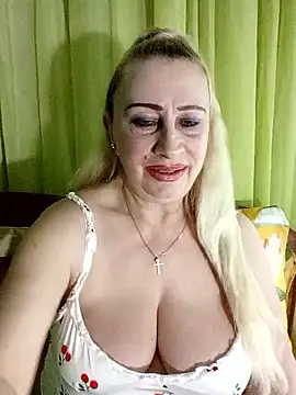 Snapshot of Esenia505 chatting on April 17, 2026, 2:09 pm Esenia505 online show from April 17, 2026, 2:09 pm