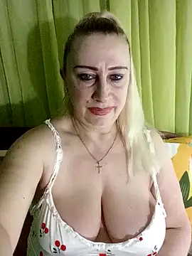Snapshot of Esenia505 chatting on April 22, 2026, 2:58 am Esenia505 online show from April 22, 2026, 2:58 am