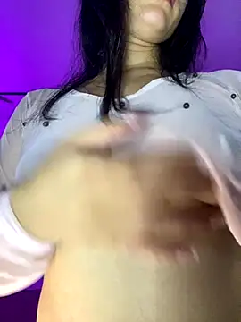 Snapshot of Sara-215 chatting on November 23, 2025, 6:13 am Sara-215 online show from November 23, 2025, 6:13 am