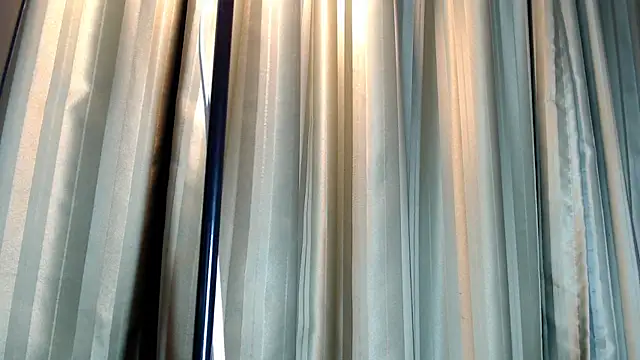 Snapshot of LIYXS chatting on December 16, 2025, 2:27 am LIYXS online show from December 16, 2025, 2:27 am