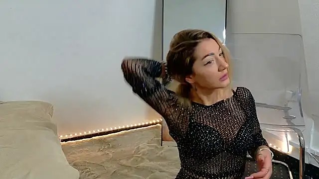 Snapshot of Ammelia_ chatting on November 3, 2025, 6:36 am Ammelia  online show from November 3, 2025, 6:36 am