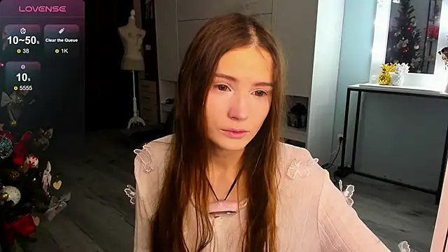 Hana Flo  online show from December 22, 2025, 2:25 pm