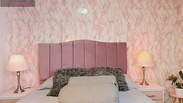 Snapshot of Megannn__21 chatting on October 31, 2025, 3:02 pm Megannn  21 online show from October 31, 2025, 3:02 pm