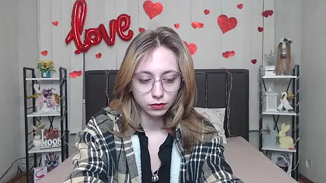 TracyLll online show from February 21, 2026, 6:58 am