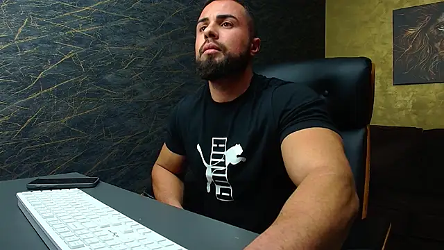 Snapshot of HayesWood chatting on November 12, 2025, 5:41 am HayesWood online show from November 12, 2025, 5:41 am