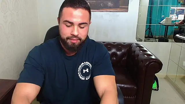 Snapshot of HayesWood chatting on December 14, 2025, 5:57 am HayesWood online show from December 14, 2025, 5:57 am