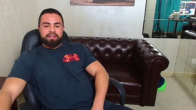 Snapshot of HayesWood chatting on December 15, 2025, 5:55 am HayesWood online show from December 15, 2025, 5:55 am