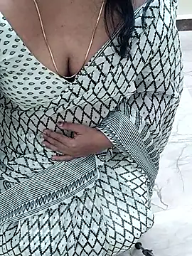 Snapshot of tamil_chitra12 chatting on November 1, 2025, 5:37 pm tamil chitra12 online show from November 1, 2025, 5:37 pm